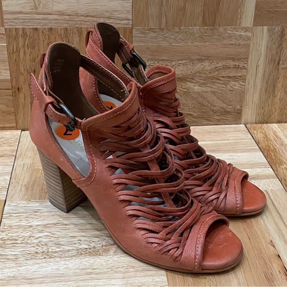 CHARLES by Charles David Coll Ginger Chunky Heel Sandal Size 7 - Picture 2 of 14